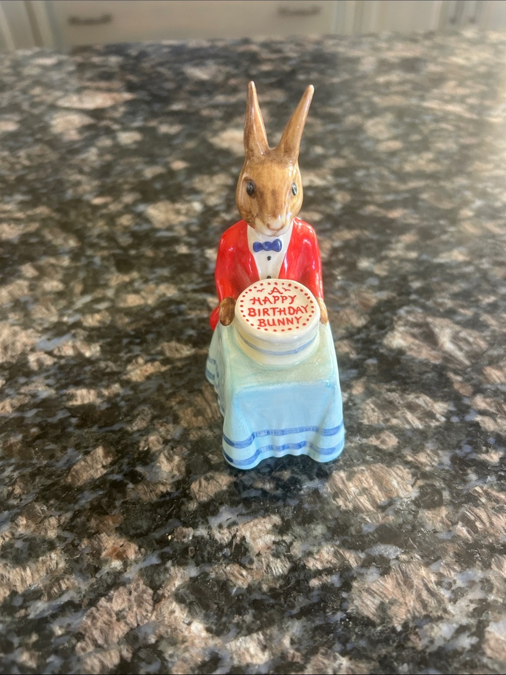 ROYAL DOULTON HAPPY BIRTHDAY DB21 BUNNYKINS MADE IN ENGLAND